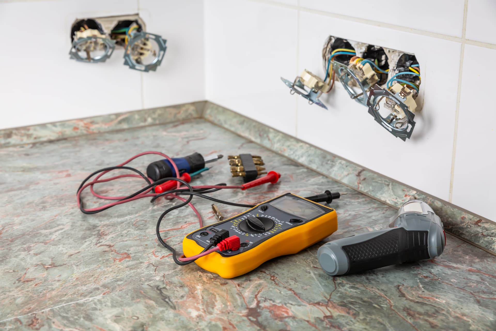 Do You Handle Electrics and Gas Work During a Kitchen Refurbishment?